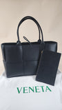 Bottega Veneta Black Leather Tote Bag - 1676
