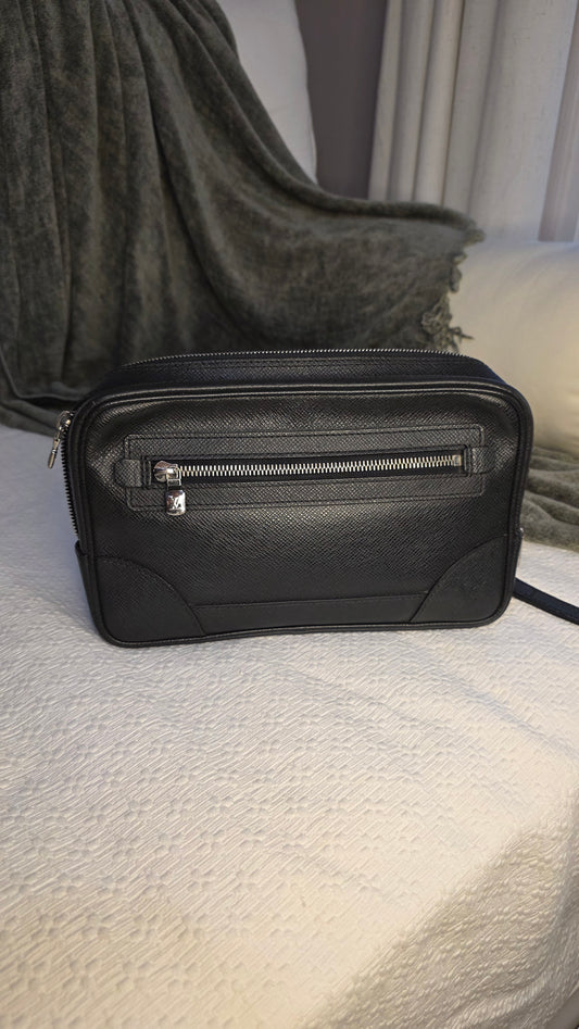 Louis Vuitton Black Leather Taiga Pouch - G0355