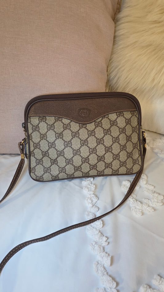 Gucci GG Supreme Crossbody Bag - 3226